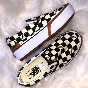 VANS ~ CLASSIC SLIP-ON PLATFORM